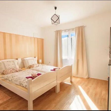 Rooms Bobic Licko Petrovo Selo Eksteriør bilde